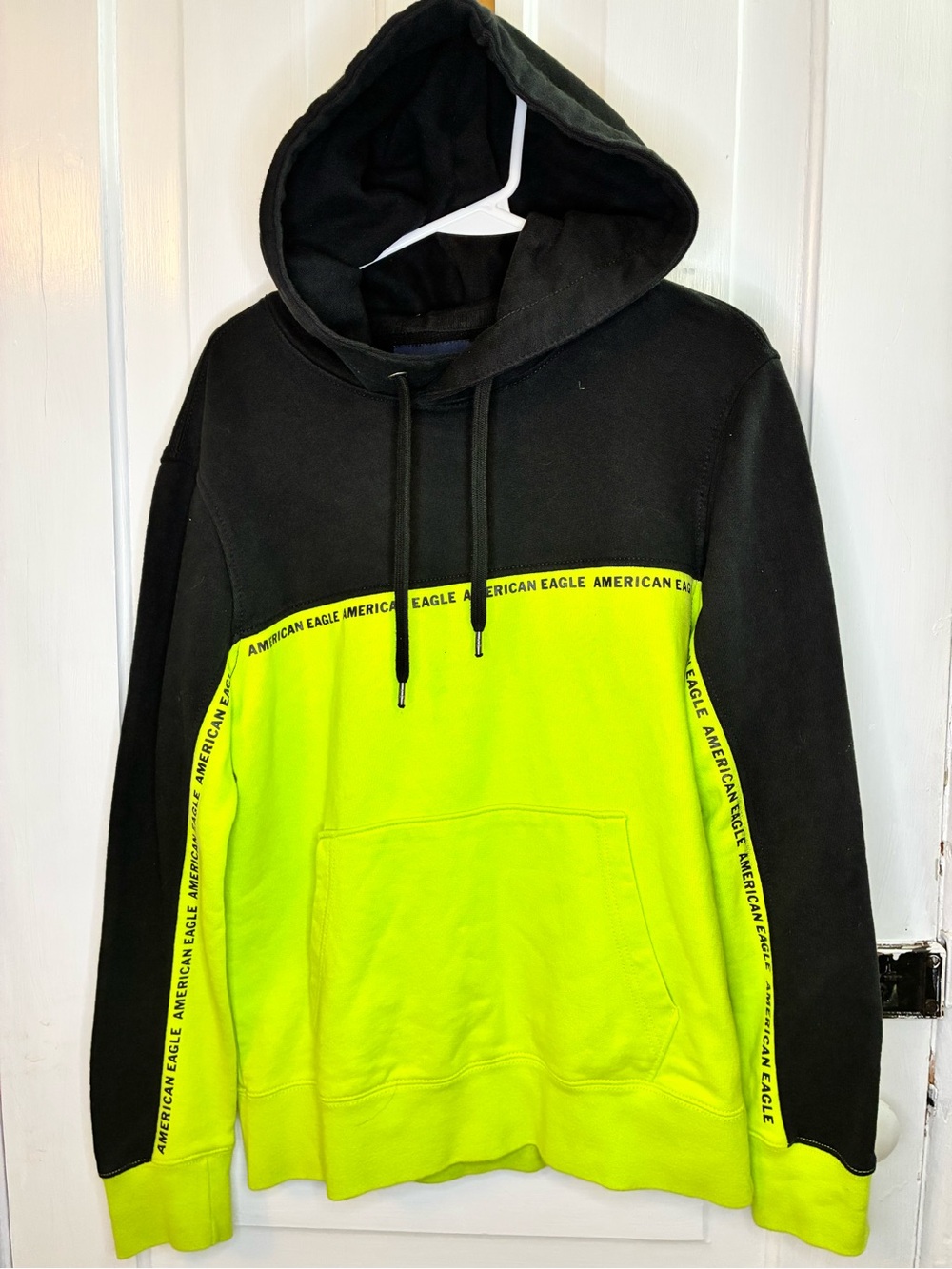 American Eagle Outfitters Men’s Black and Neon Yellow Pullover Hoodie